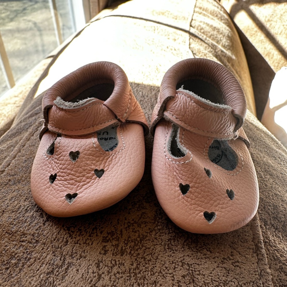 Bird rock Pink Heart Kids Shoes moccasins leather size 2 newborn worn 2 times